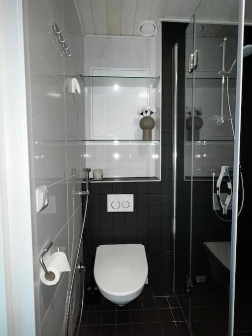 Apartamento Cozy Penthouse Loft - Near The Airport Vantaa Exterior foto