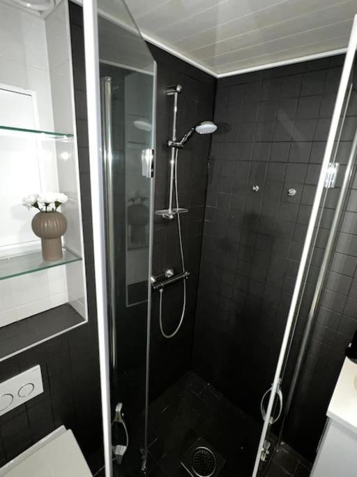 Apartamento Cozy Penthouse Loft - Near The Airport Vantaa Exterior foto